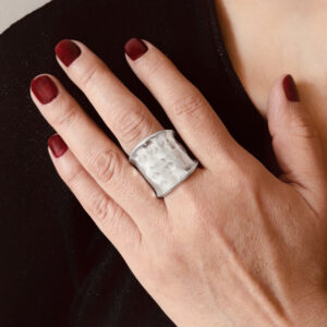 ANILLO AJUSTABLE MARTILLADO HECHA A MANO