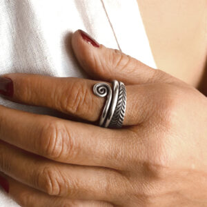 ANILLO AJUSTABLE HOJA HECHO A MANO