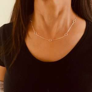 COLLAR CÍRCULOS CALADOS