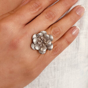 ANILLO AJUSTABLE ROSA HECHO A MANO