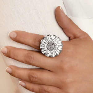 ANILLO AJUSTABLE CÍRCULO CON ESPIRAL HECHO A MANO