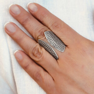 ANILLO AJUSTABLE DISEÑO ÉTNICO HECHO A MANO