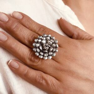 ANILLO AJUSTABLE ROSETA HECHO A MANO