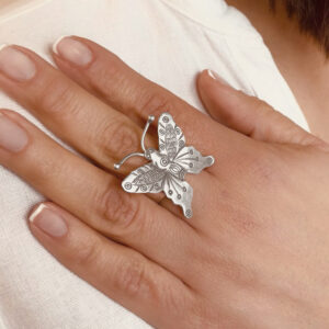 ANILLO AJUSTABLE MARIPOSA CON DISEÑO HECHO A MANO