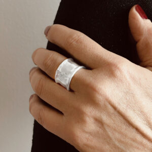 ANILLO AJUSTABLE MARTILLADO HECHO A MANO