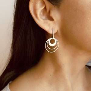 ARO LARGO CÍRCULOS CALADOS CON TORNILLO