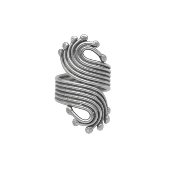 ANILLO AJUSTABLE ENVOLVENTE LÍNEAS HECHO A MANO