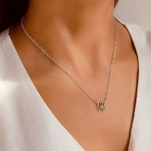 COLLAR FLOR DE LOTO PIEDRA NATURAL