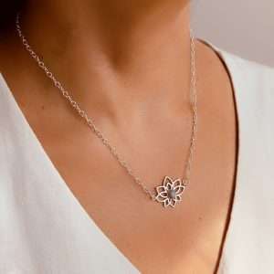 COLLAR FLOR DE LOTO PIEDRA NATURAL