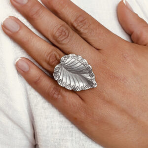ANILLO AJUSTABLE HOJA HECHO A MANO