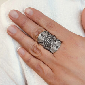 ANILLO AJUSTABLE SOL HECHO A MANO