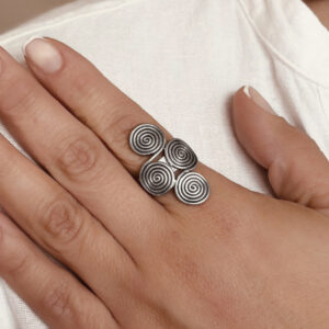 ANILLO CIRCULOS EN ESPAIRAL HECHO A MANO