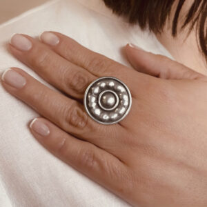 ANILLO AJUSTABLE CIRCULAR FLOR HECHO A MANO