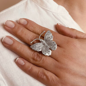 ANILLO AJUSTABLE MARIPOSA HECHO A MANO