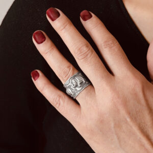 ANILLO AJUSTABLE CON DISEÑO DE ELEFANTE HECHO A MANO