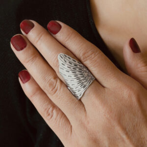 ANILLO AJUSTABLE ALA DE MARIPOSA HECHO A MANO