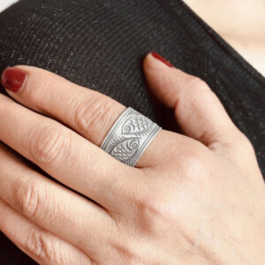 ANILLO AJUSTABLE CON DISEÑO DE PEZ HECHO A MANO