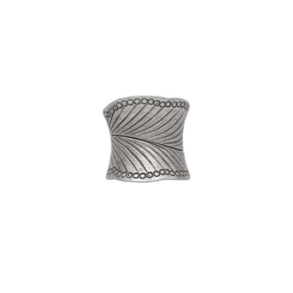ANILLO AJUSTABLE HOJA CON PUNTITOS HECHO A MANO