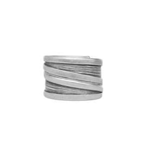 ANILLO AJUSTABLE DE LINEAS HECHO A MANO